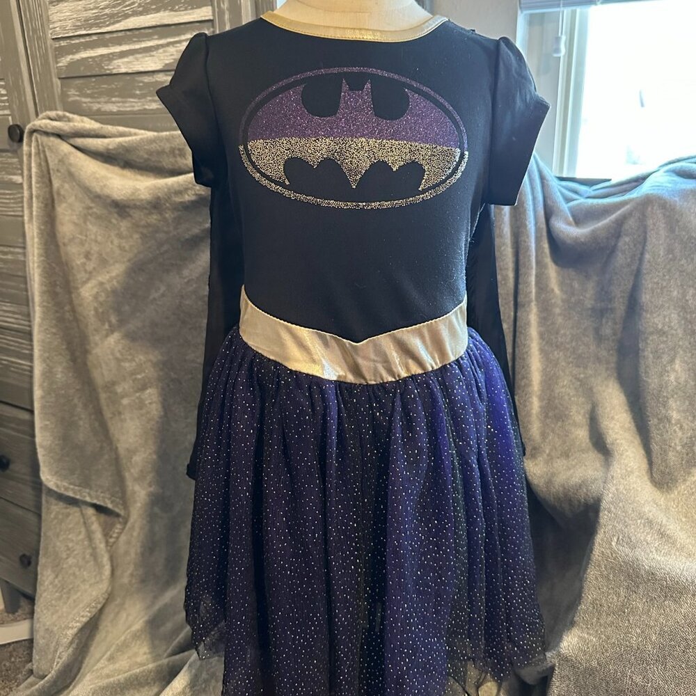 Girls Batman Dress with detachable Cape. Size Small (6/6x) Like New